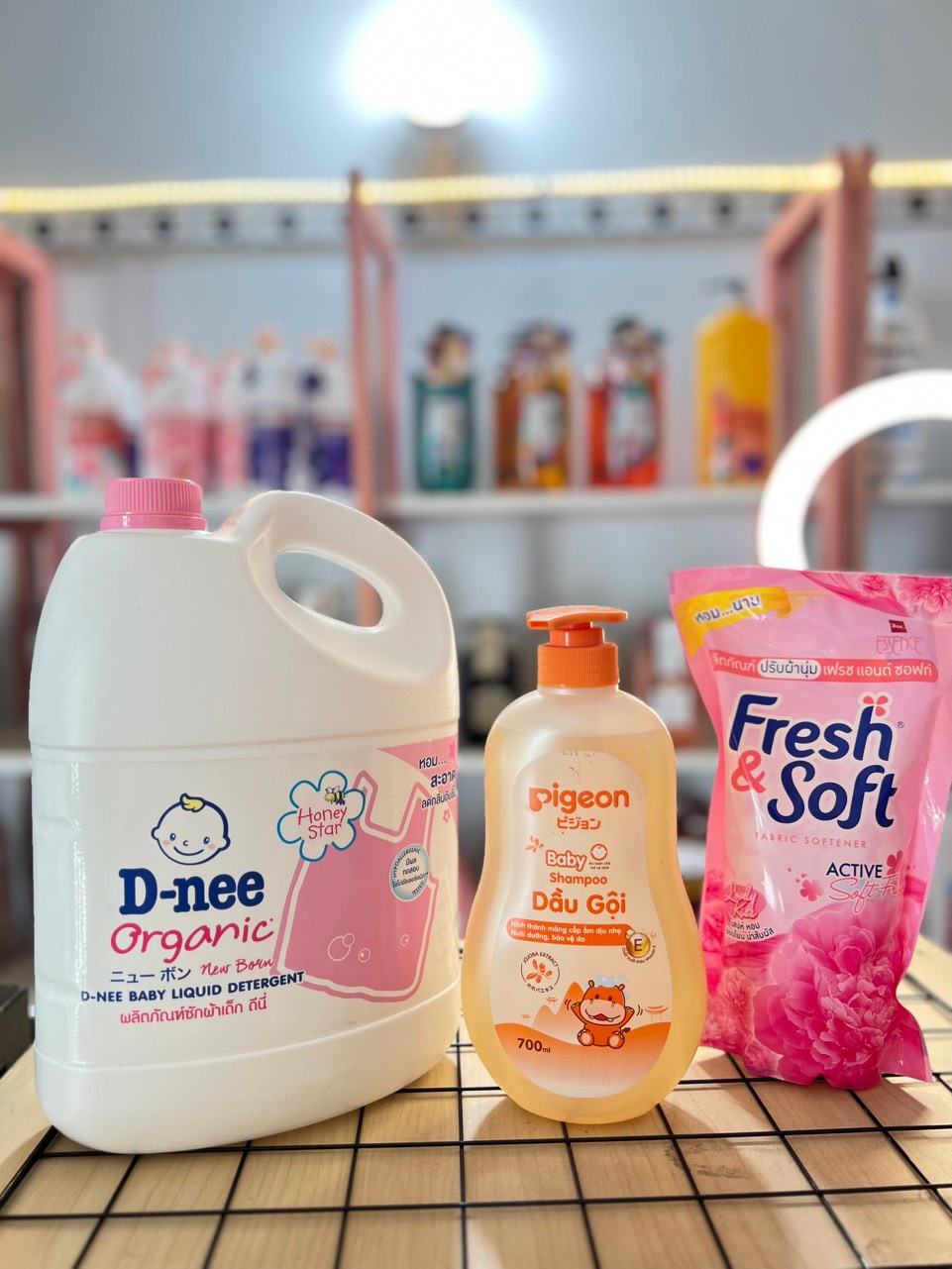 Combo 1 giặt Dnee và 1 tắm gội Pigeon tặng 1 gói nước xả Fresh Soft Thái Lan