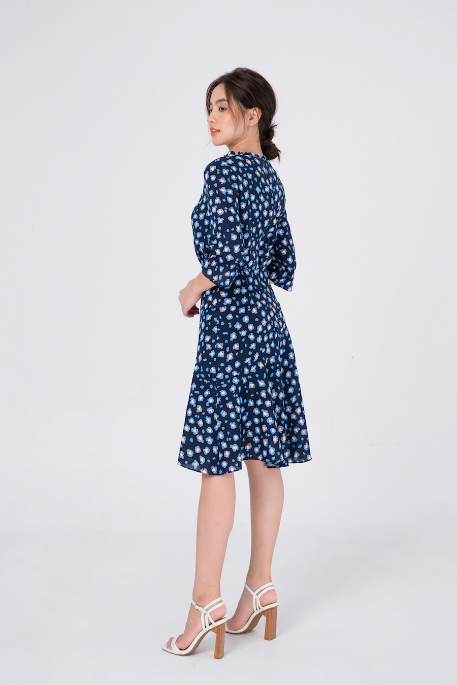 De Leah - Đầm Xoè Tay Lỡ Cổ Bèo Nhí Hoa