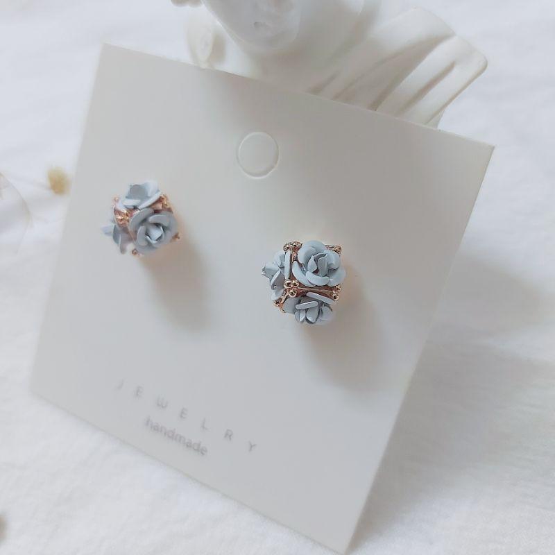 Khuyên hoa hồng xám