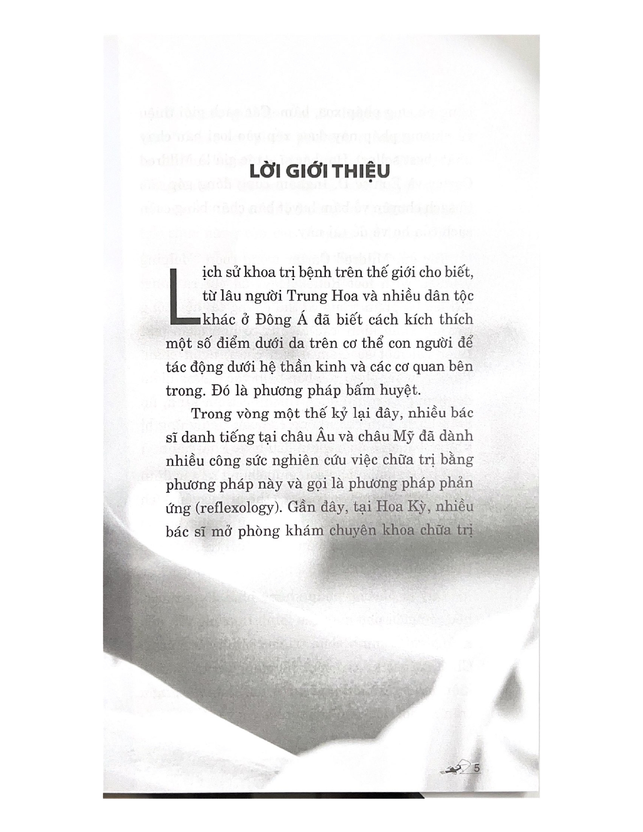 Bấm Huyệt Bàn Chân - Vanlangbooks - Tái Bản 2023