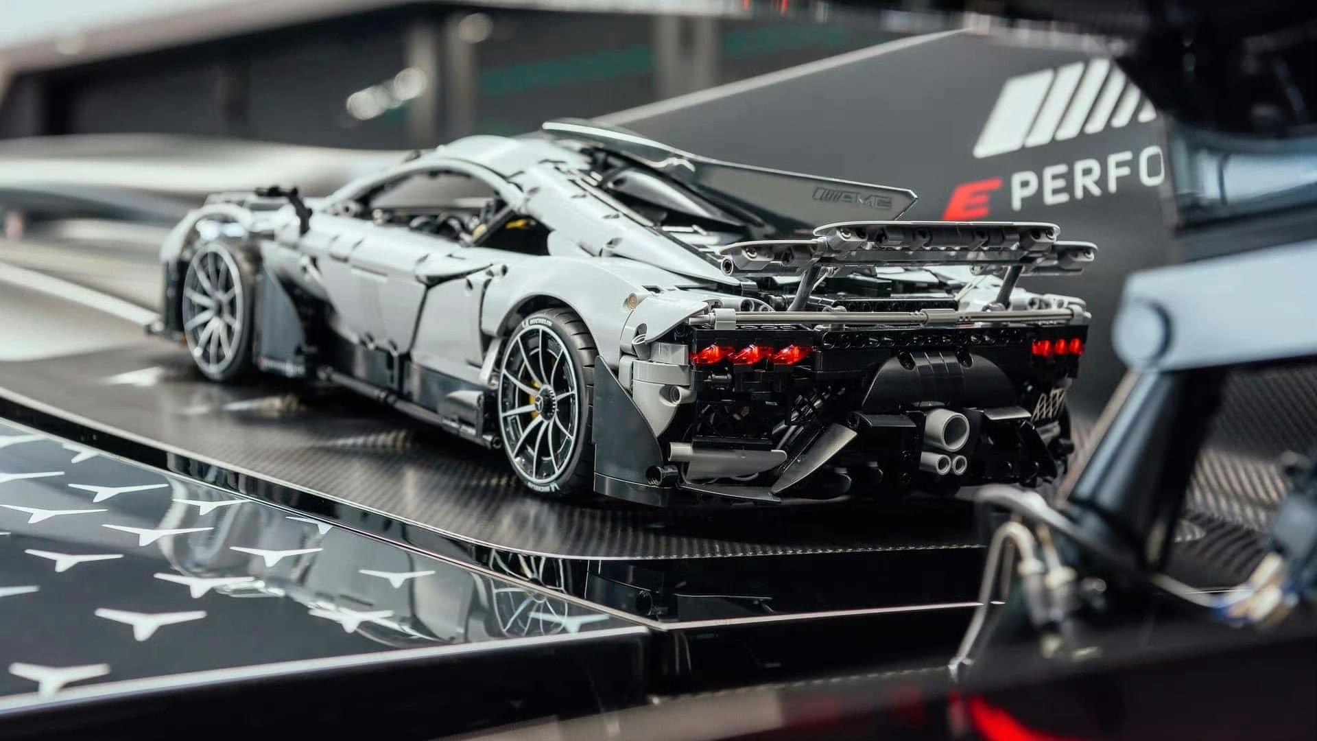 Đồ Chơi Lắp Ráp  điều khiển từ xa Siêu Xe Mercedes-AMG – CADA C61503W tỷ lệ 1:8 full RC có động cơ và tay điều khiển