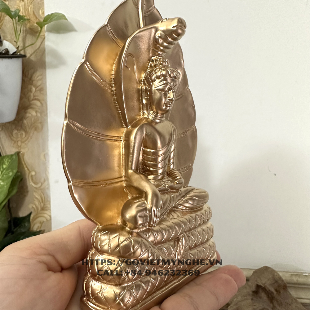 Tượng đá trang trí phòng thờ tượng Đức Phật Thích Ca ngồi thiền định trong tòa rắn Naga - Màu nhũ đồng - Cao 20cm
