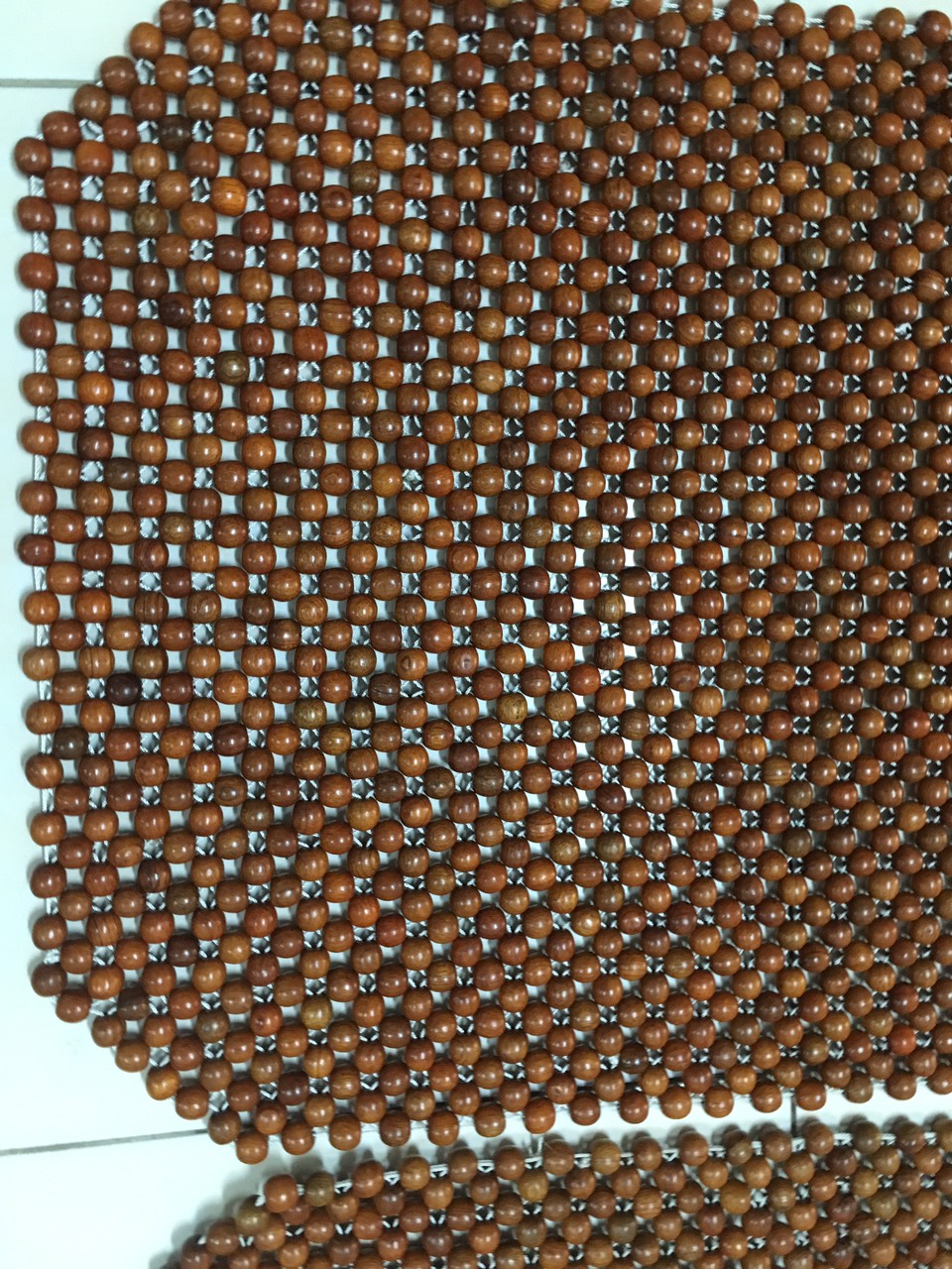 Đệm Lót Ghế Văn Phòng Hạt Gỗ Hương Đỏ Mộc hạt 1,2cm - Nệm mát xa mông cho ghế văn phòng - Ghế xoay -Bàn ghế - Nội thất Hòa Phát