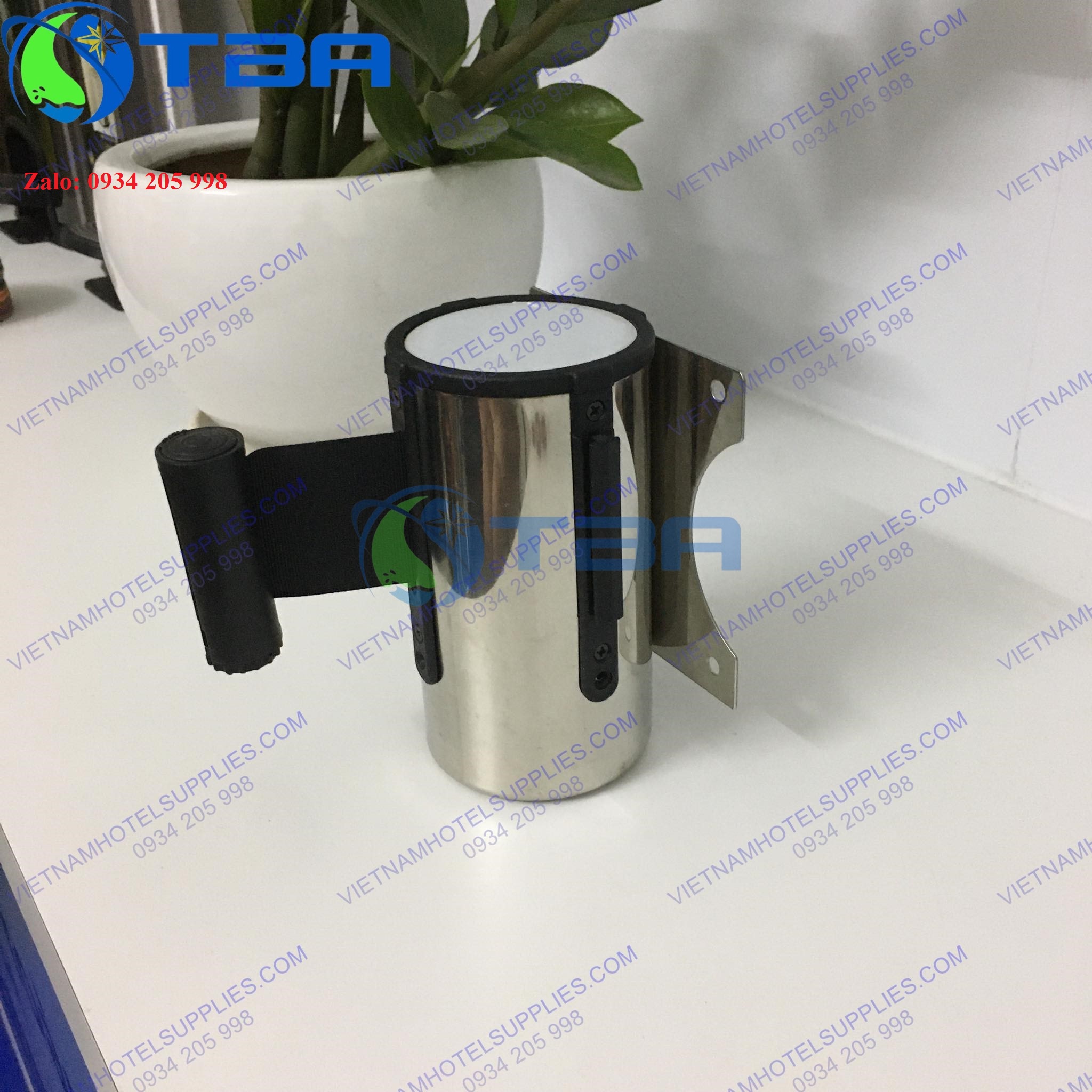Trụ chắn gắn tường inox 5m với dây căng màu đen nhập khẩu cao cấp