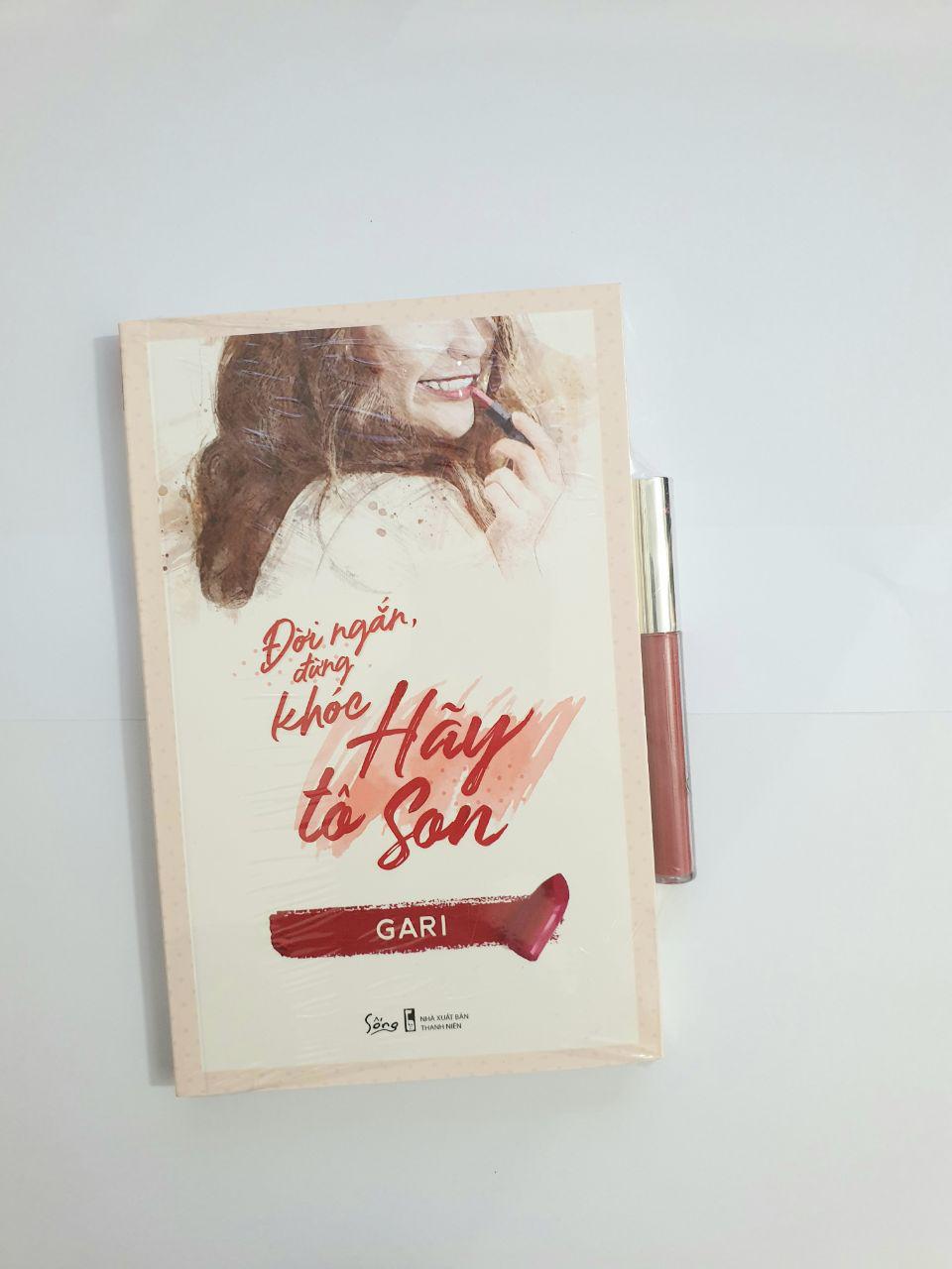 Sách Đời Ngắn Đừng Khóc Hãy Tô Son