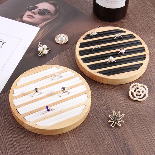 Khay nhẫn gỗ xinh xắn