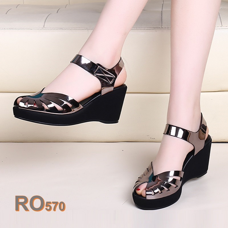 Giày sandal nữ đế xuồng 6 phân hàng hiệu rosata hai màu đen chì ro570