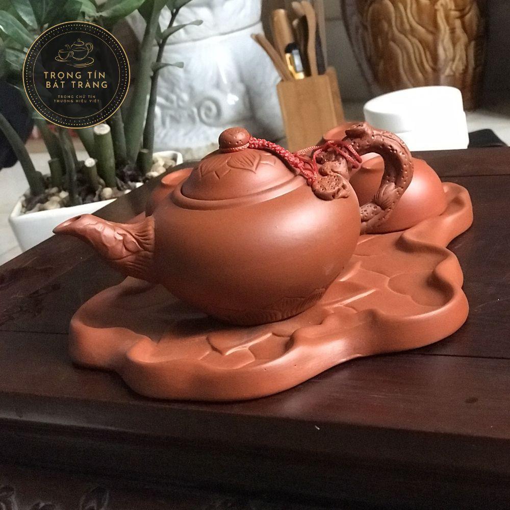 Bộ Ấm Chén Trà Đạo Gốm Tử Sa Bát Tràng Đắp Nổi Hoa Sen Dáng Tiêu Anh Dung Tích 220ml ATSML 01.1