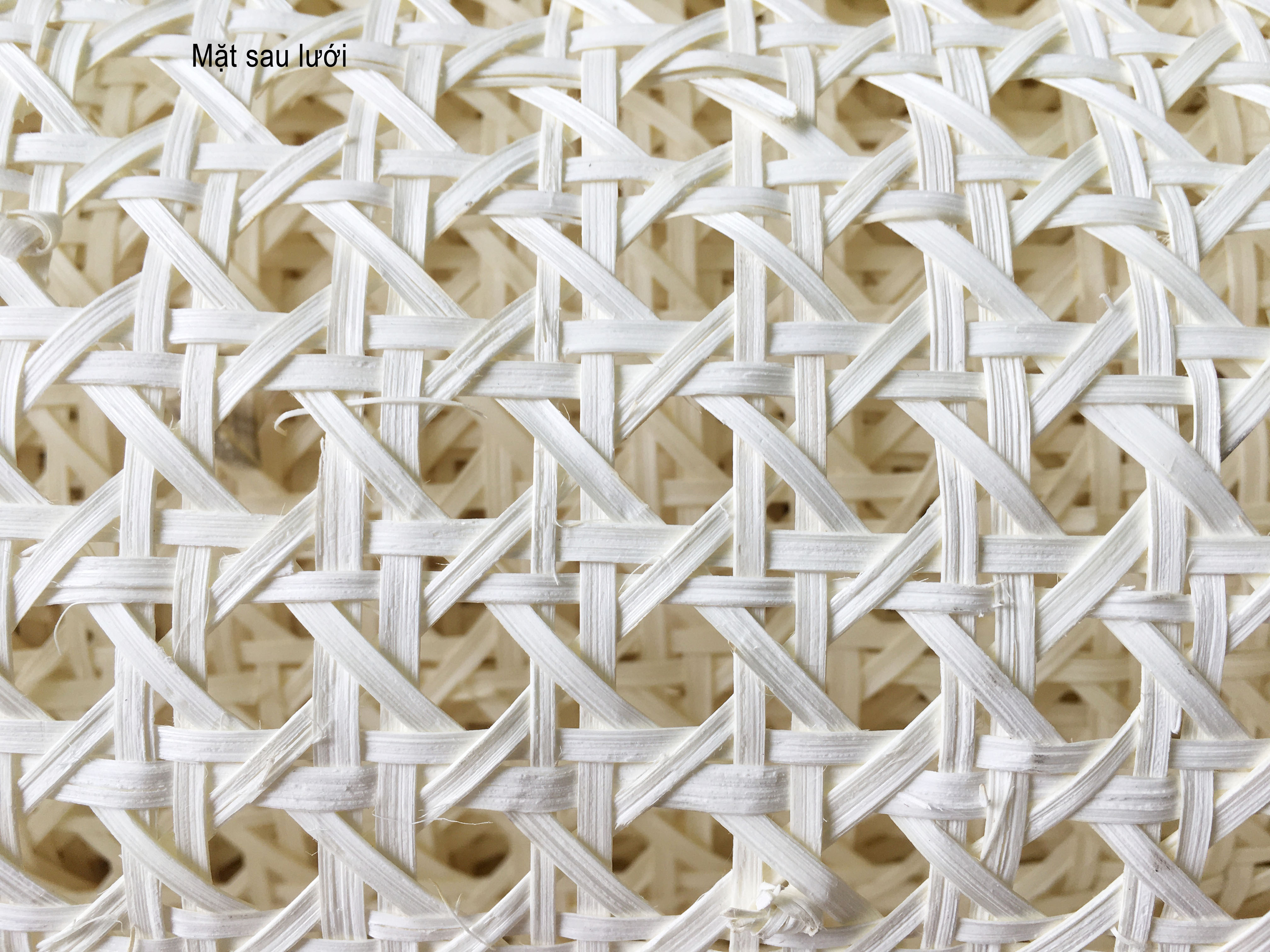 Cuộn Phên mây đan lưới mắt cáo tấm mây tự nhiên màu trắng ngà loại 1 (khổ R50cm / 60cm x D15m)