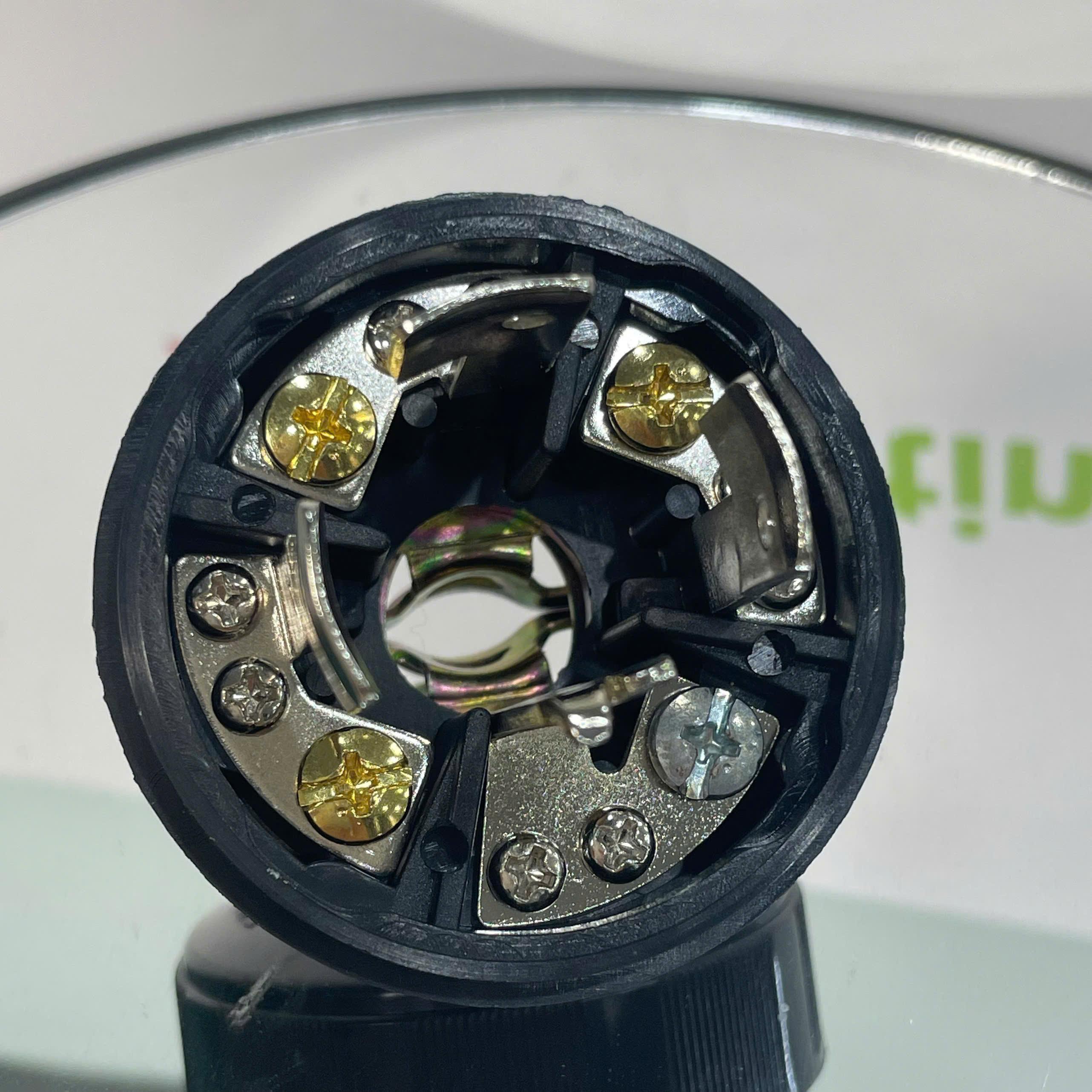 Phích cắm điện Locking 4 chấu JY-7420 JYE - Hàng Chính Hãng