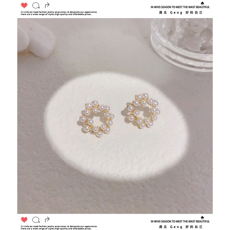 Khuyên tai tròn đính ngọc trai nhân tạo sang chảnh