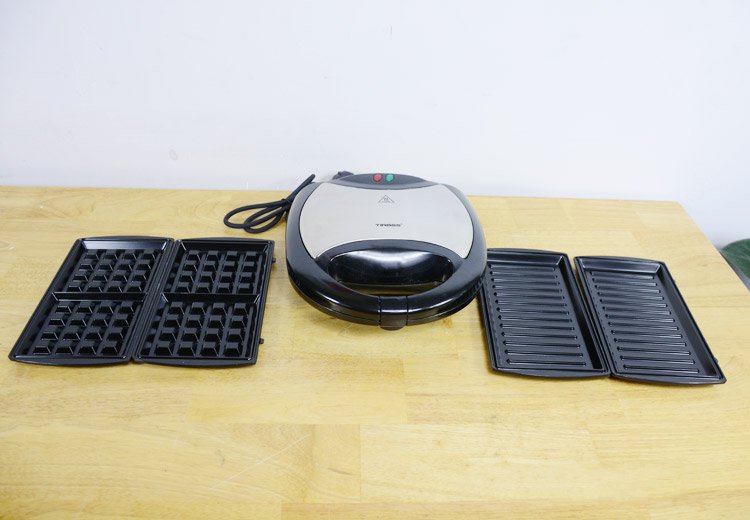 Máy nướng bánh sandwich, hotdog, waffle Tiross TS513 - 3 trong 1 - 750W - Hàng chính hãng