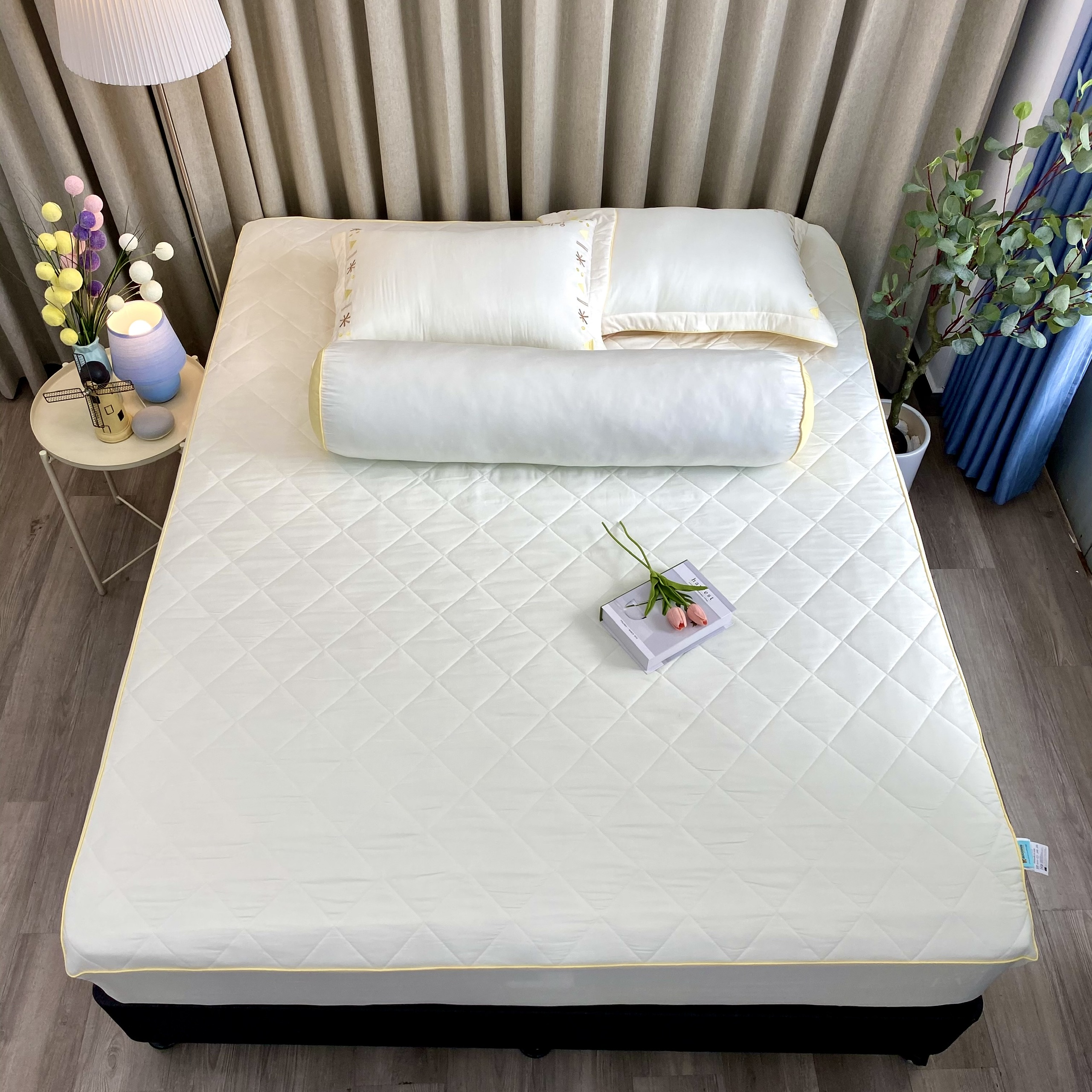 Bộ ga giường chần bông KBedding by Everon KMTS 102 Microtencel Vàng (4 món)