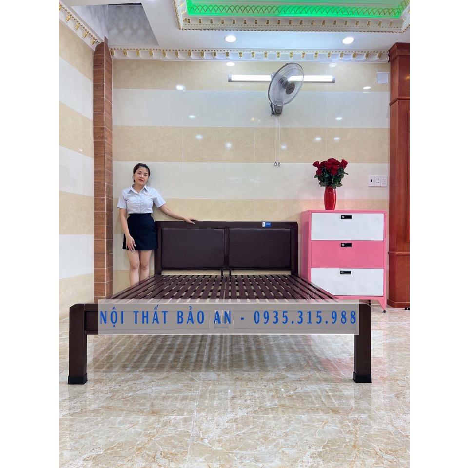 Giường sắt khung hộp kiểu mới bọc simili - Kích thước 1m6x2m