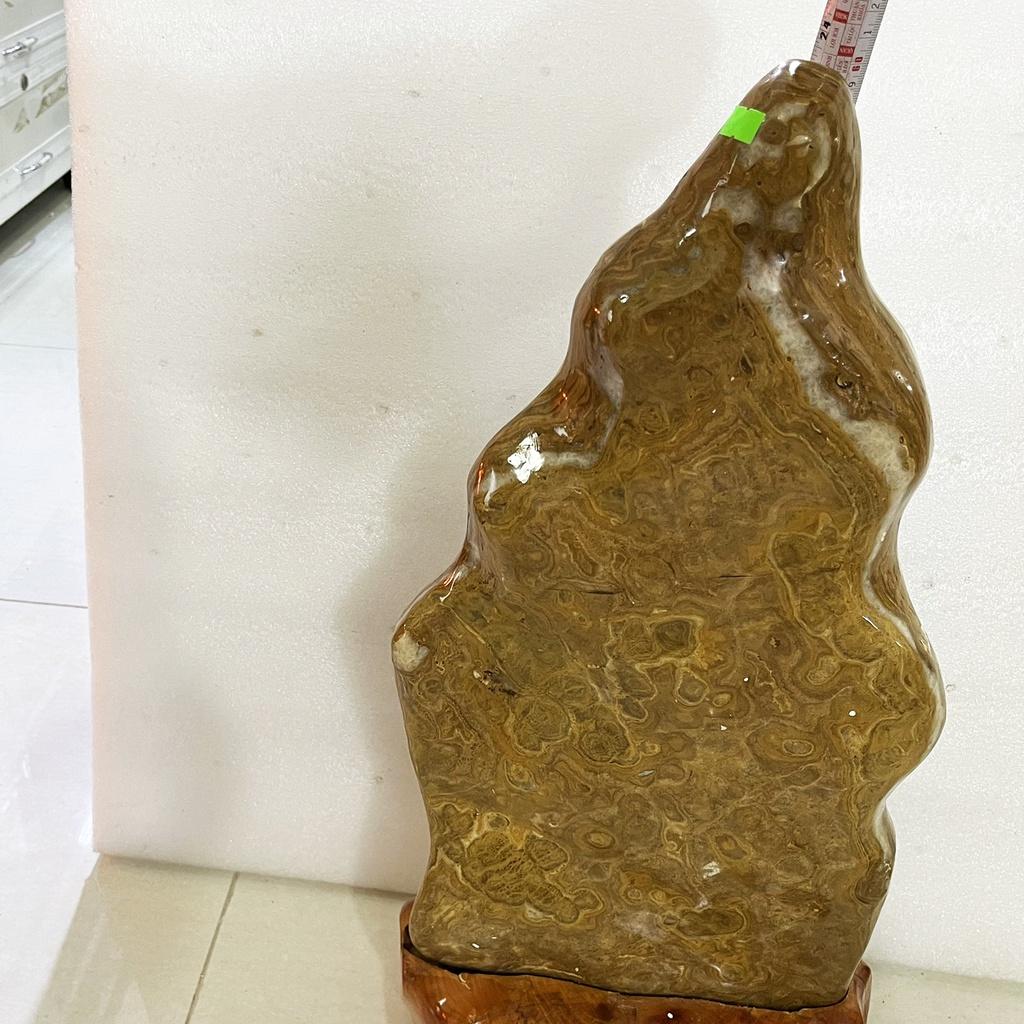 Cây đá phong thủy MÀU VÀNG VÂN GỖ cao 59 nặng 22 kg cho mệnh KIM VÀ THỔ