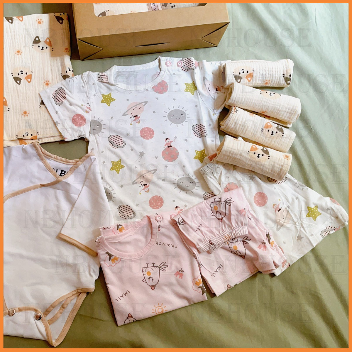 Set Quà Tặng Đồ Sơ Sinh Đầy Tháng 15 Chi Tiết Cho Bé Trai Và Bé Gái