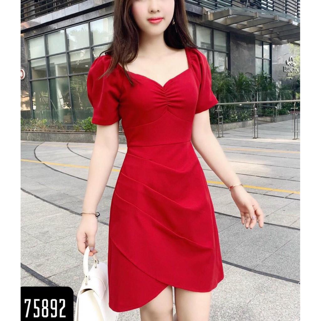 ĐẦM ÔM DỰ TIỆC NHÚN NGỰC DỄ THƯƠNG