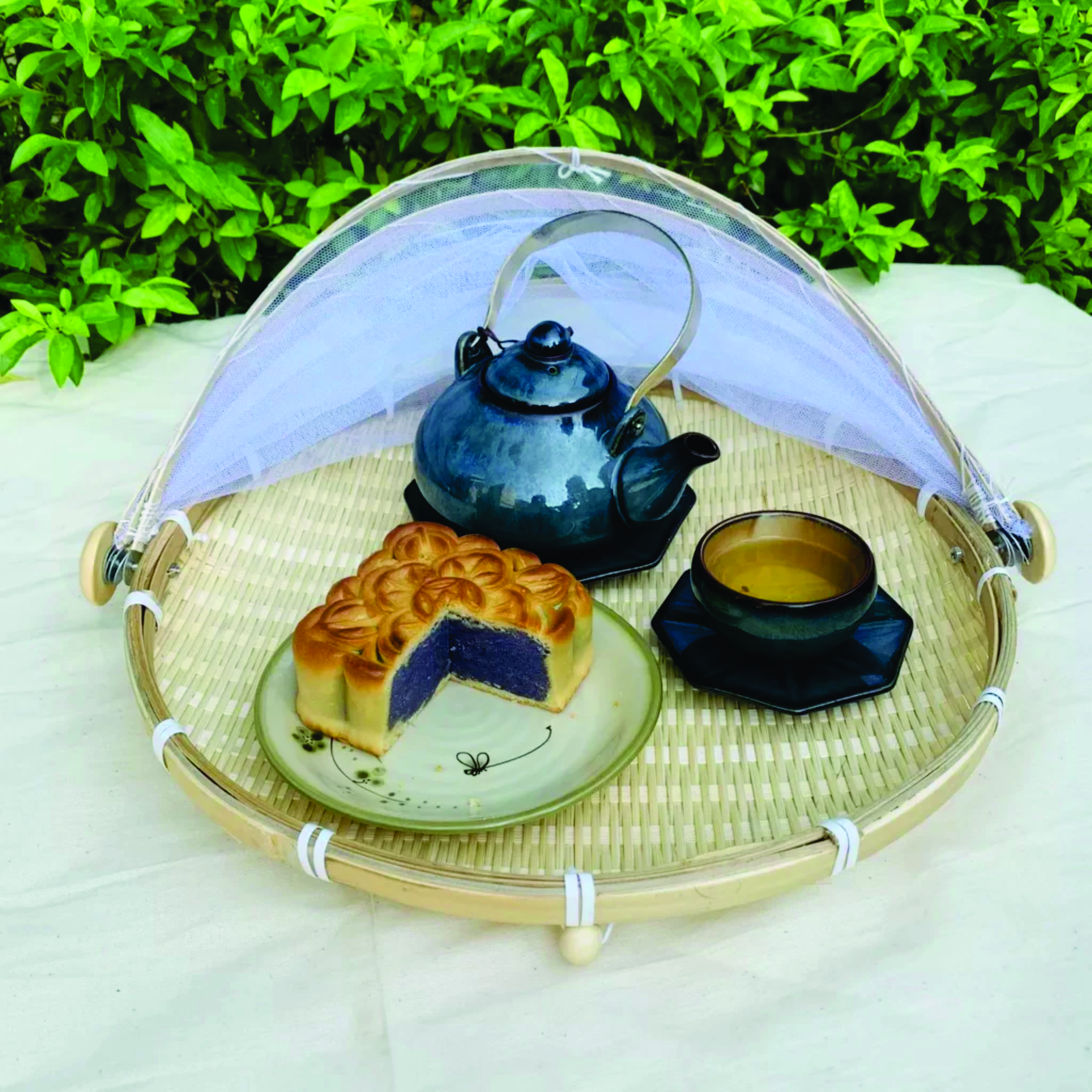 Mẹt tre căng màn, mẹt có mùng che đậy tránh côn trùng, dùng đựng thức ăn trái cây tiện lợi