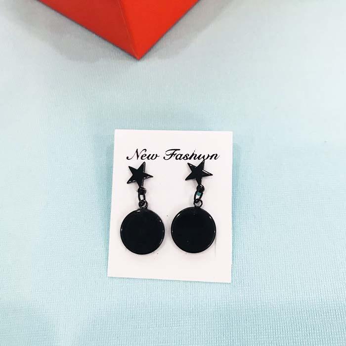 Bông tai nữ ngôi sao đen huyền bí khuyên nụ