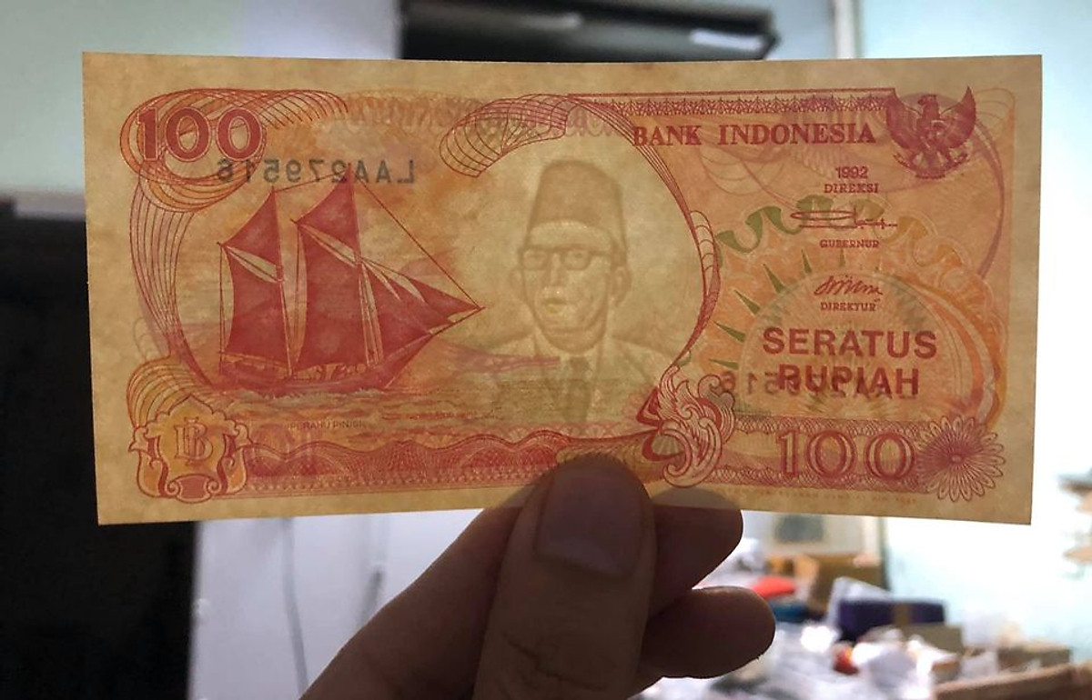 Tiền cổ Indonesia, 100 Rupiah thuận buồm xuôi gió 1992, phong thủy sưu tầm - Tiền mới keng 100% - Tặng túi nilon bảo quản