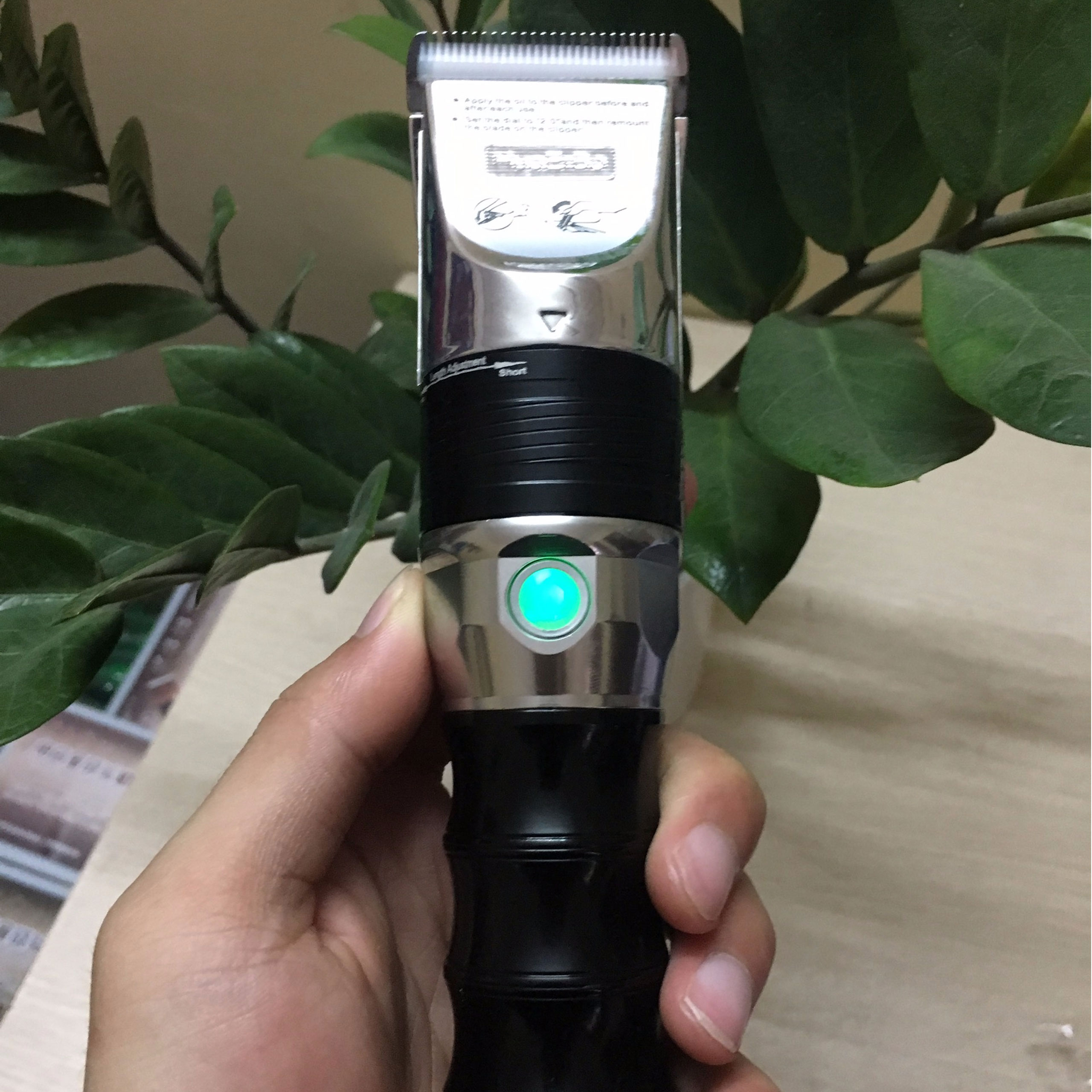 Tông Đơ Cắt Tóc Salon Thương Hiệu Nhật Bản HUAERBO B60 PIN 5000mAh TẶNG Áo Choàng Cắt Tóc + Lược Tiện Dụng - Tăng Đơ Có Chế ĐỘ Cắt Thường Và Cắt Tubo Nhanh Hơn 20%