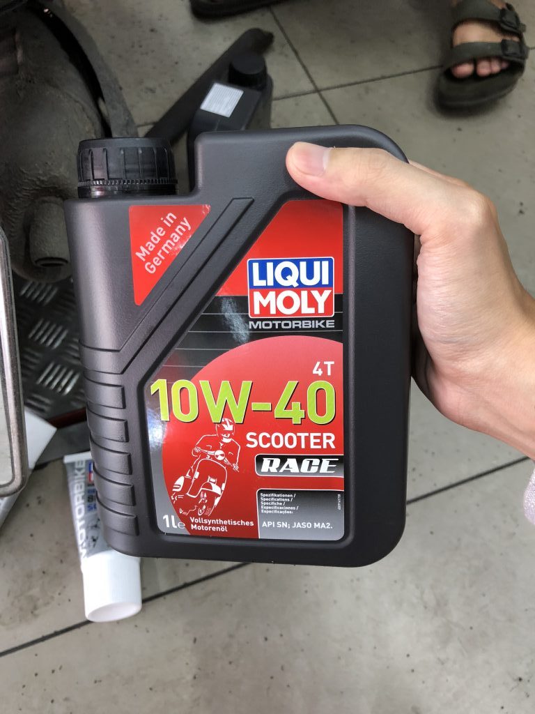 Nhớt Liqui Moly Scooter Race 10W40 dành cho xe ga