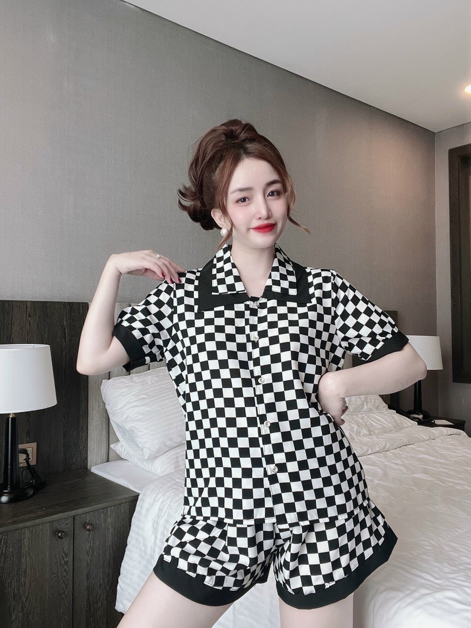 Bộ pijama nữ cộc tay quần đùi chất liệu lụa 100D xịn xò, bộ đồ ngủ nữ pyjama họa tiết loang đỏ sang trọng CC10