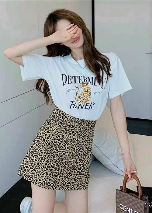 Set Áo Thun Cottons Và Chân Váy Lụa Mềm Mịn Kèm Quần Lót Trong