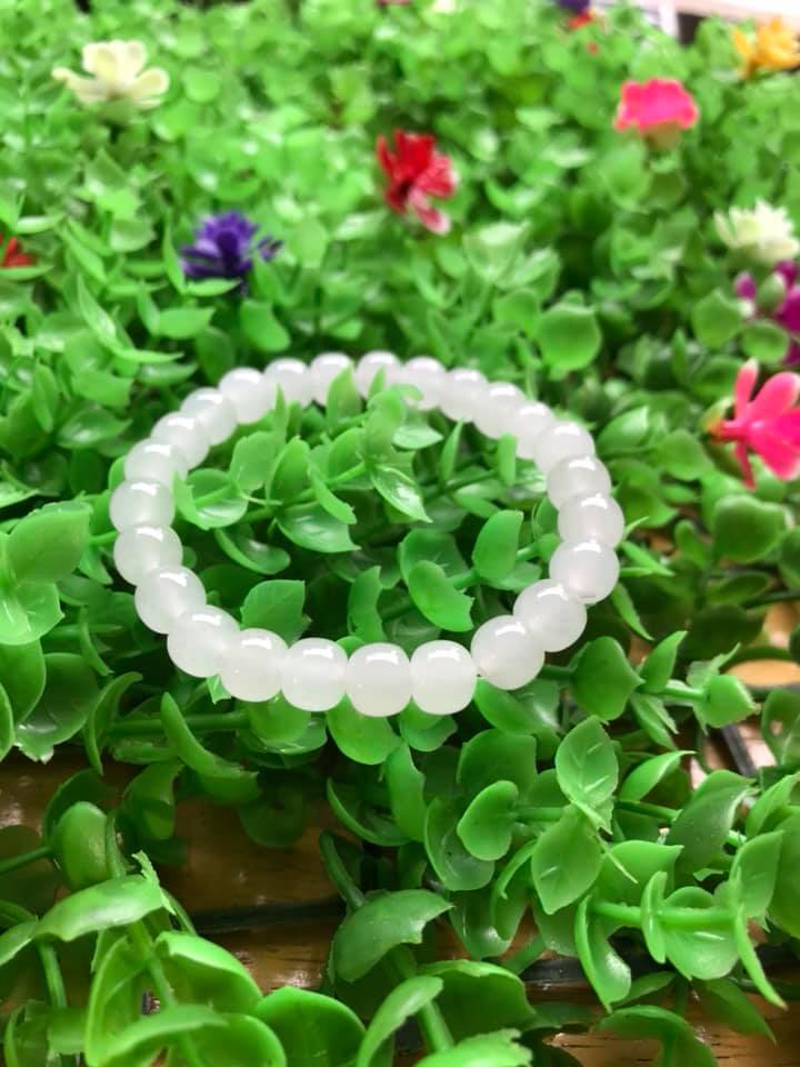 Vòng Tay Phong Thủy May Mắn Đá Ngọc Hoà Điền TRẮNG Tự Nhiên Size 8mm Màu Trắng Ngọc bóng đẹp Nữ mệnh Kim mệnh Thủy ạ