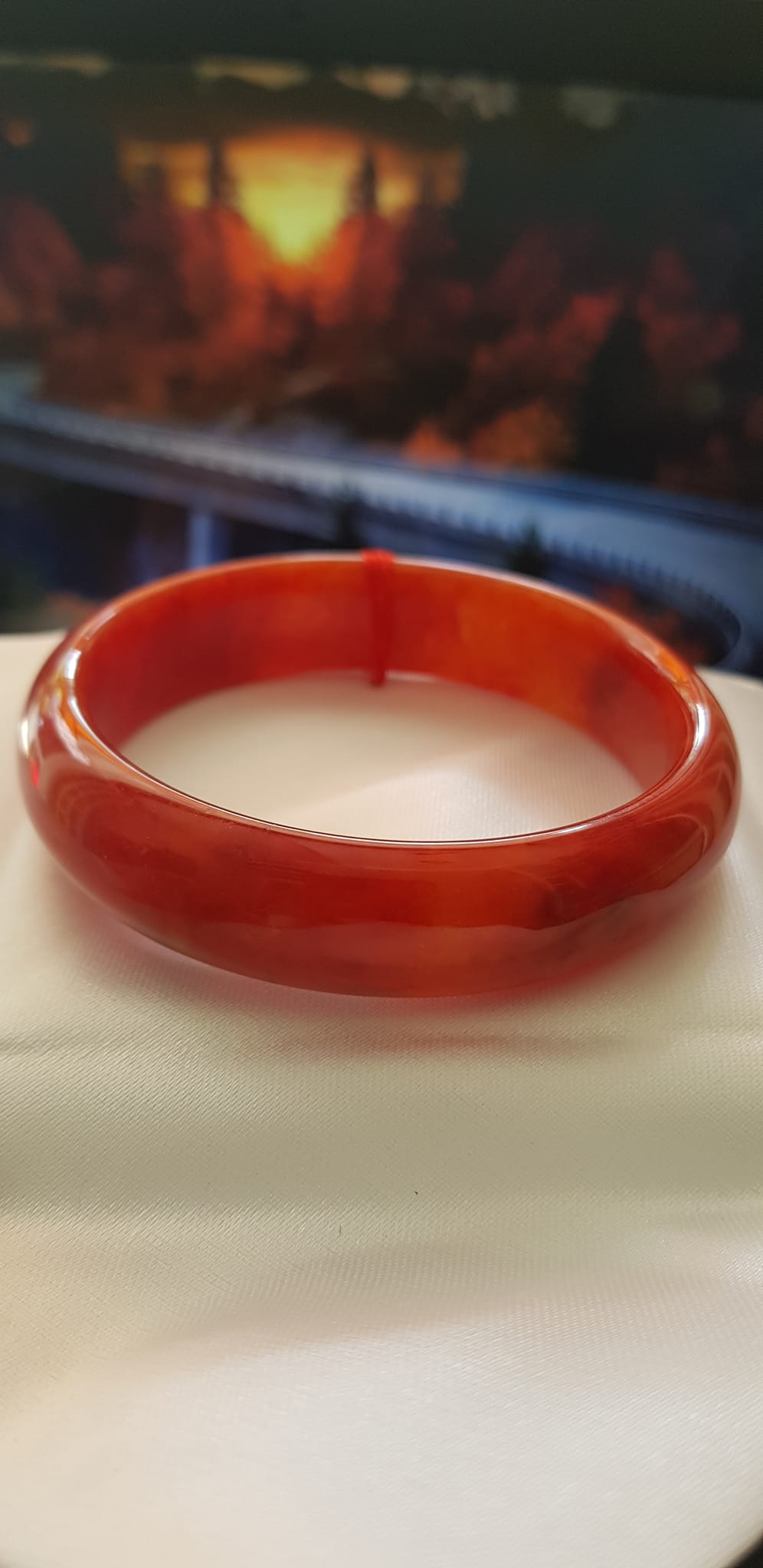 Vòng tay phong thuỷ Đá Cẩm Thạch mới Bản Hẹ Đỏ 58mm x cao 15mm x dầy 7mm Vòng màu đỏ cam tươi bóng đẹp chuẩn hợp nữ mệnh hỏa mệnh thổ Nữ nặng 56kg - 66kg đeo đẹp ạ