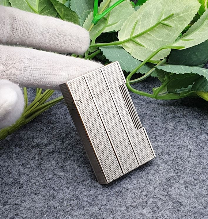 Vỏ Hột Quẹt Bật Lửa Upon D94T Họa Tiết Hình Thoi Mini Kẻ Dọc Màu Bạc - Dùng Gas Đá Cao Cấp