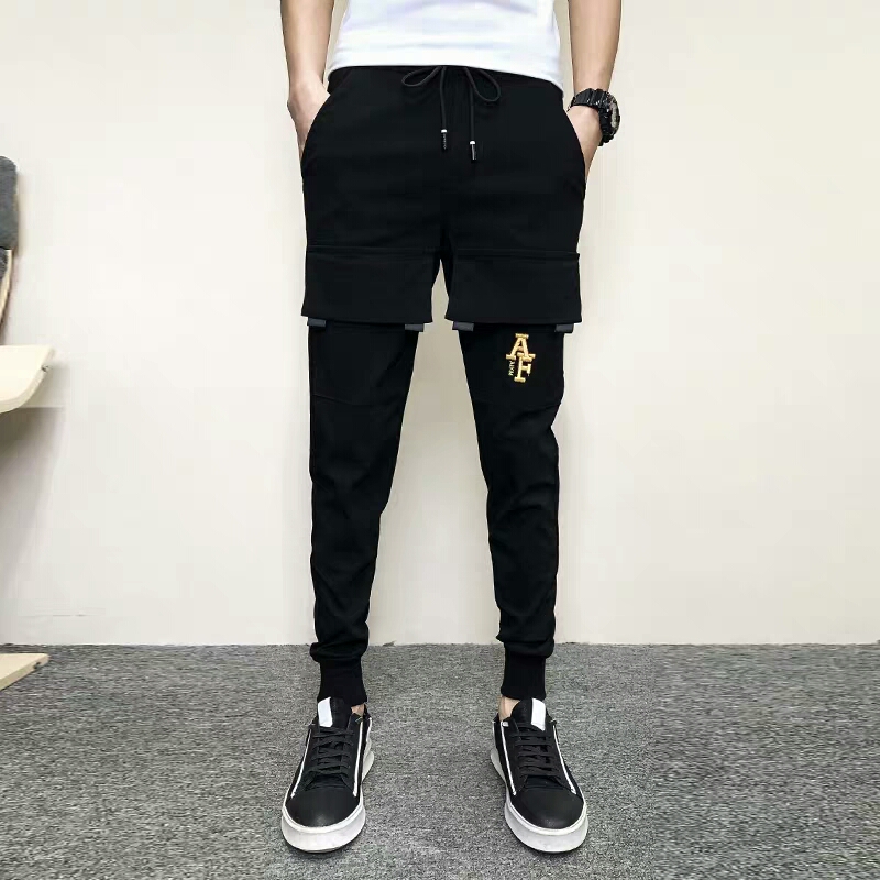 Quần Jogger với thiết kế đặc biệt hai túi ở phía trước quần