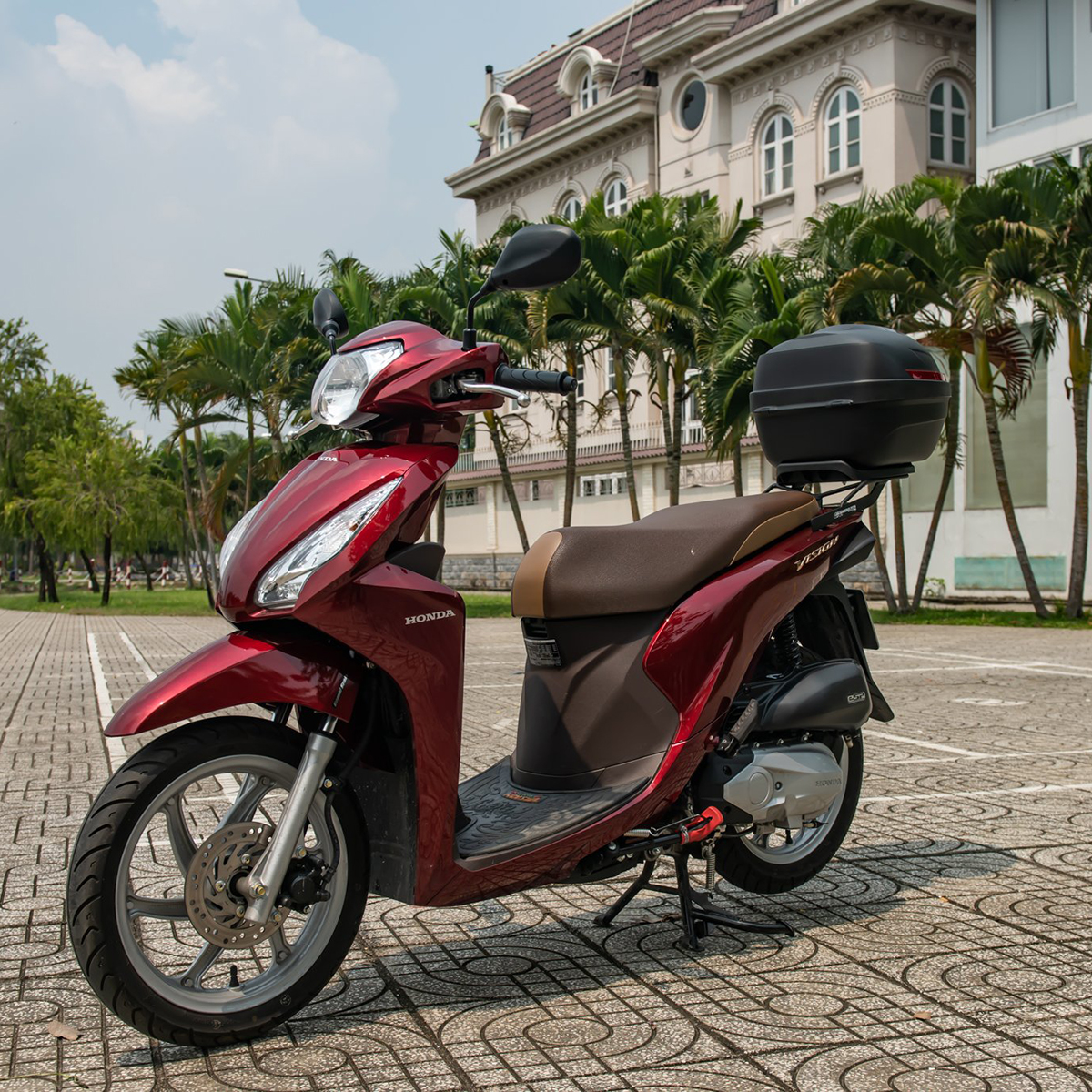 Thùng Givi B270N - 27 Lít (Kèm Ốc + Đế lắp đặt), phù hợp cho xe Honda, Yamaha, Suzuki,..