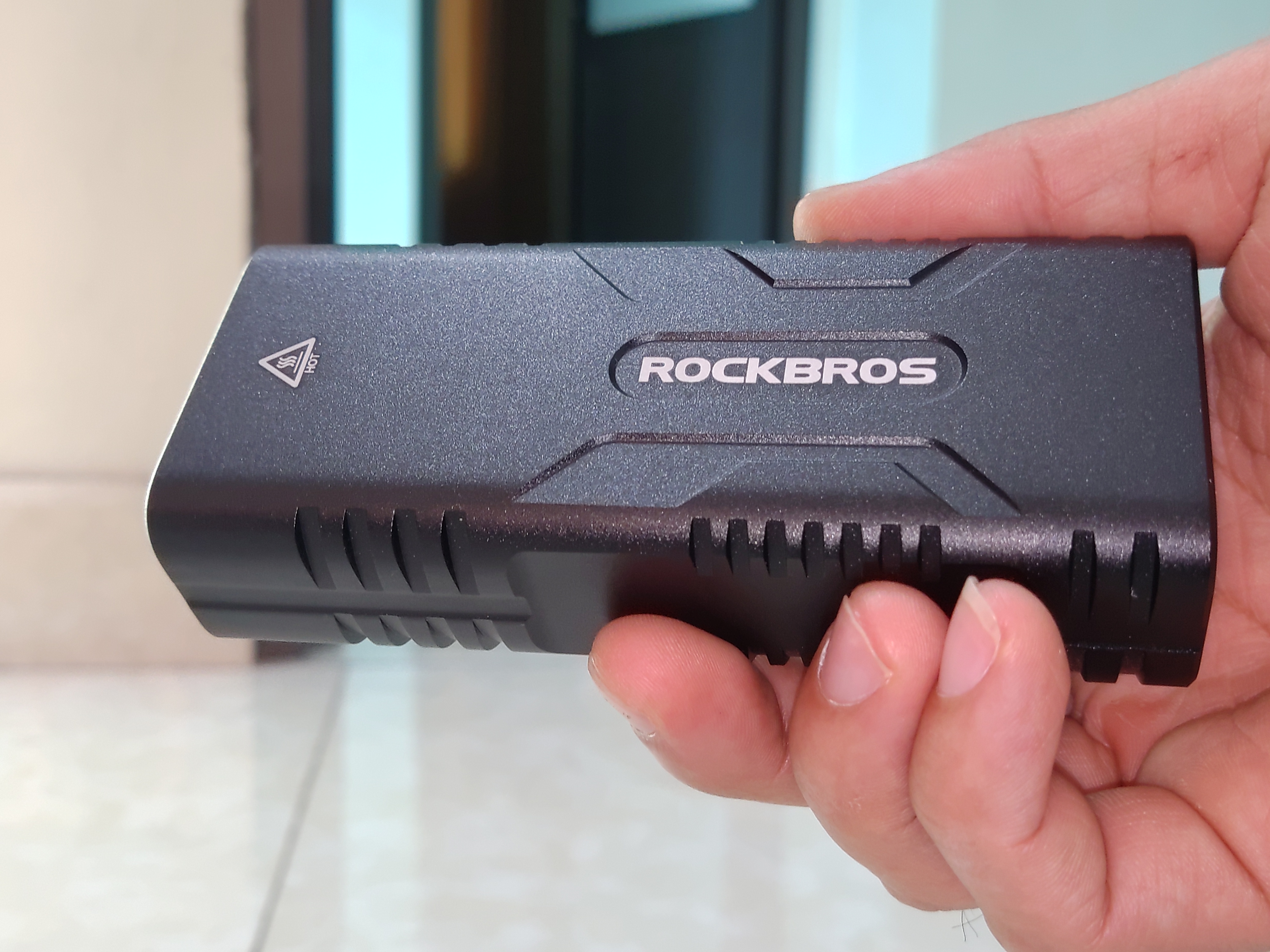 Đèn pha xe đạp rock-bros BC29-800lm. Pin 10.000mah siêu sáng