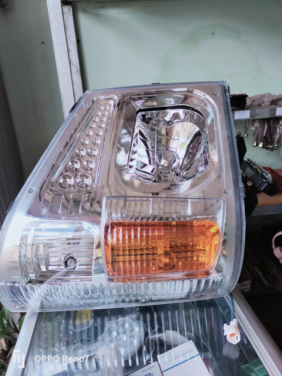 Đèn pha xe tải (cho xe Thaco Forland đời mới, 24v, có LED định vị, hàng đẹp)