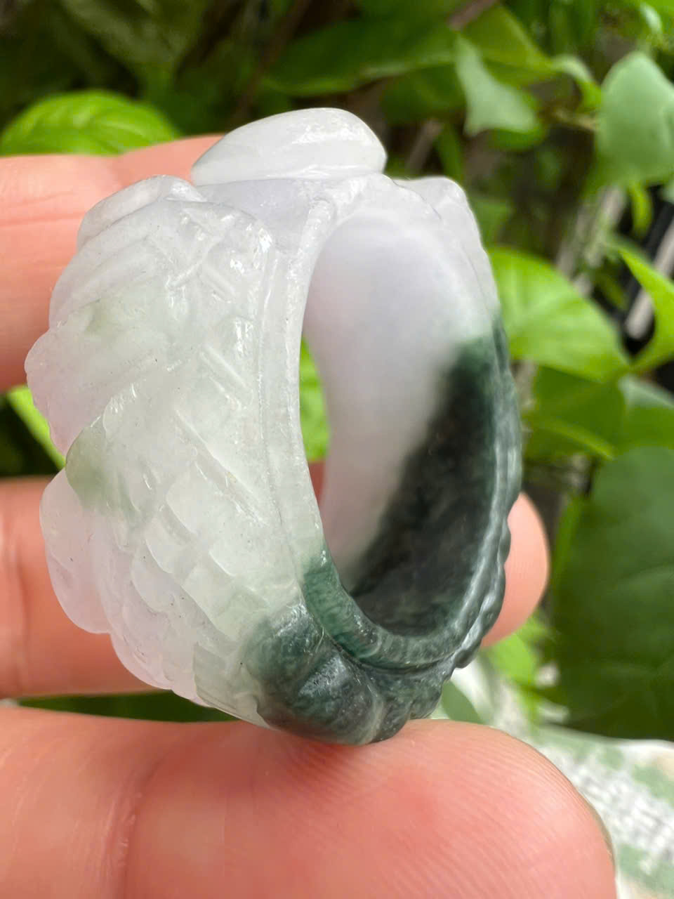 Nhẫn Rồng Nam Ni 21mm Cao 13mm Dầy 5mm Cẩm Thạch màu màu trắng xanh đậm phía dưới đẹp ạ