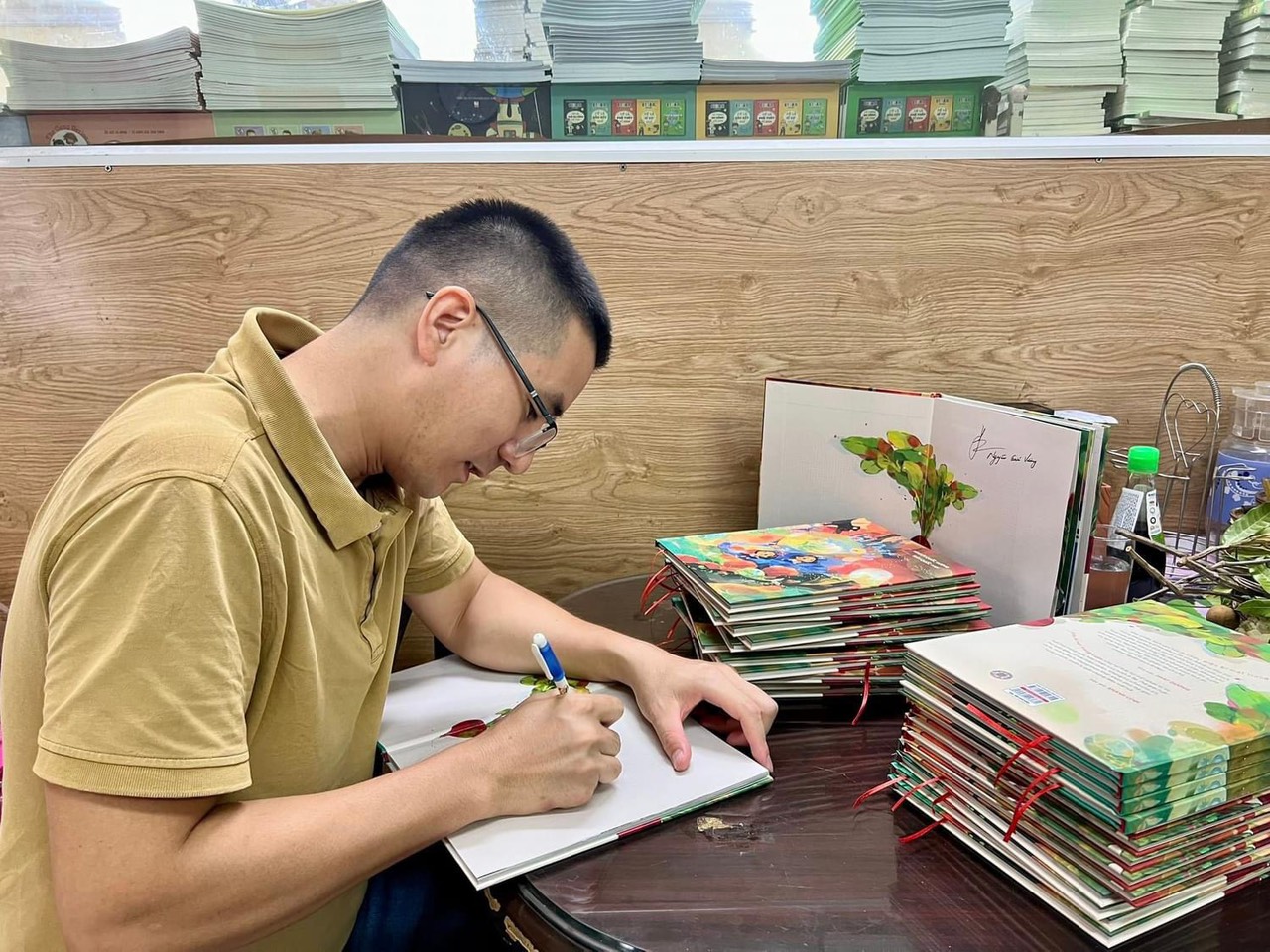 (Có chữ ký tác giả) ĐIỀU BÍ MẬT TRONG VƯỜN – Nguyễn Quốc Vương – NXB Phụ nữ Việt Nam