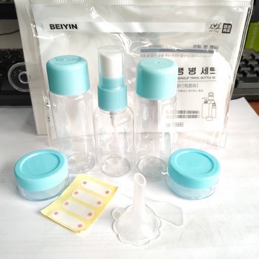 Combo chiết mỹ phẩm 5 -7 món với nhiều kích thước khác nhau ,kèm bộ nhãn dán ghi chú trên chai lọ ,có túi zip tiện dụng khi đi dã ngoại , công tác