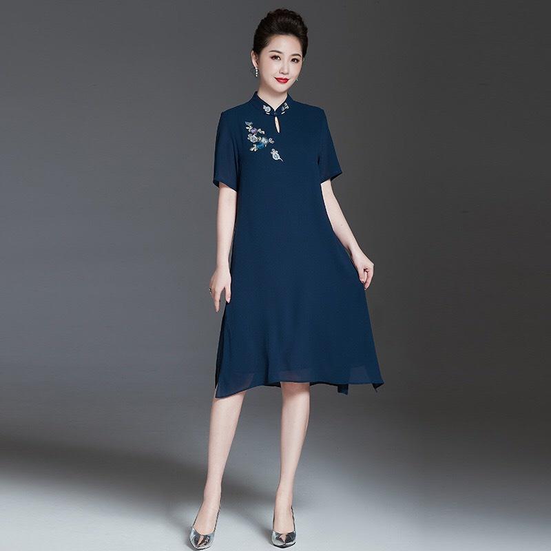️Có Big Size️ Đầm Trung Niên Cổ Tàu Cách Điệu Thời Trang, Đầm Trung Niên Thêu Hoa Tặng Mẹ