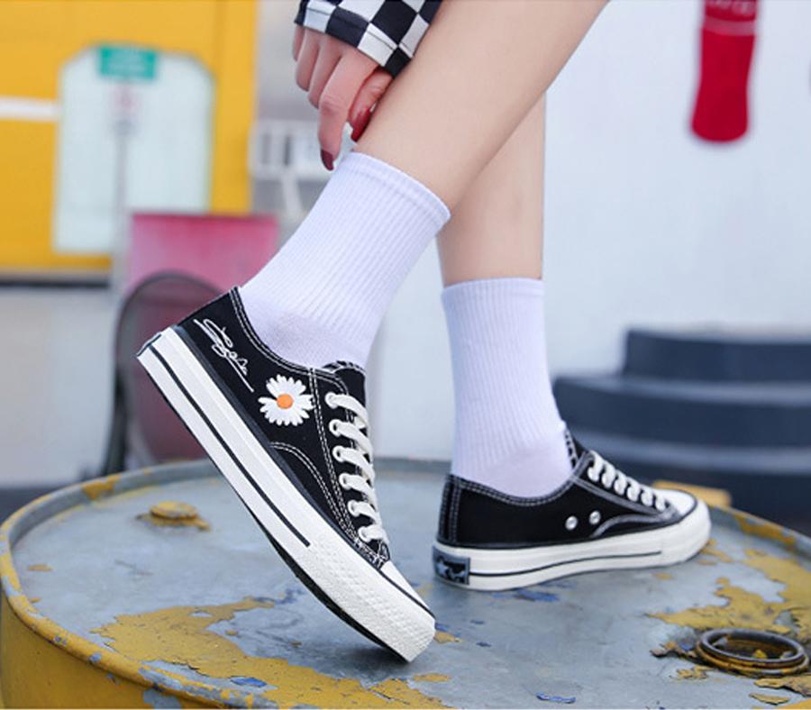 Giày thể thao nữ cổ thấp CV Cúc Họa Mi thời trang V230 - Đen - Size 37