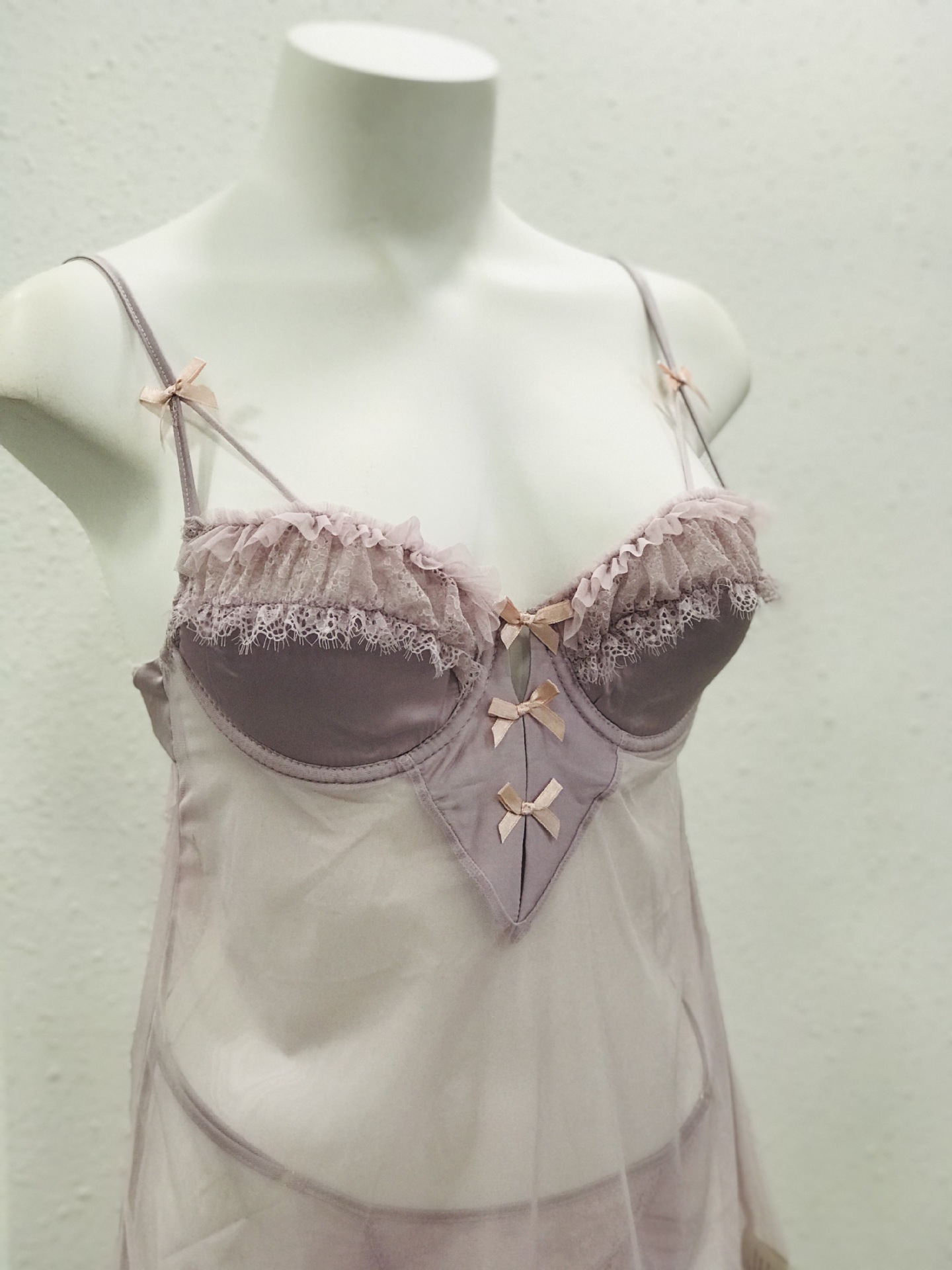 Váy ngủ sexy gợi cảm đồ ngủ dây vai tự điều chỉnh - chất voan xuyên thấy có mút ngực_DN26