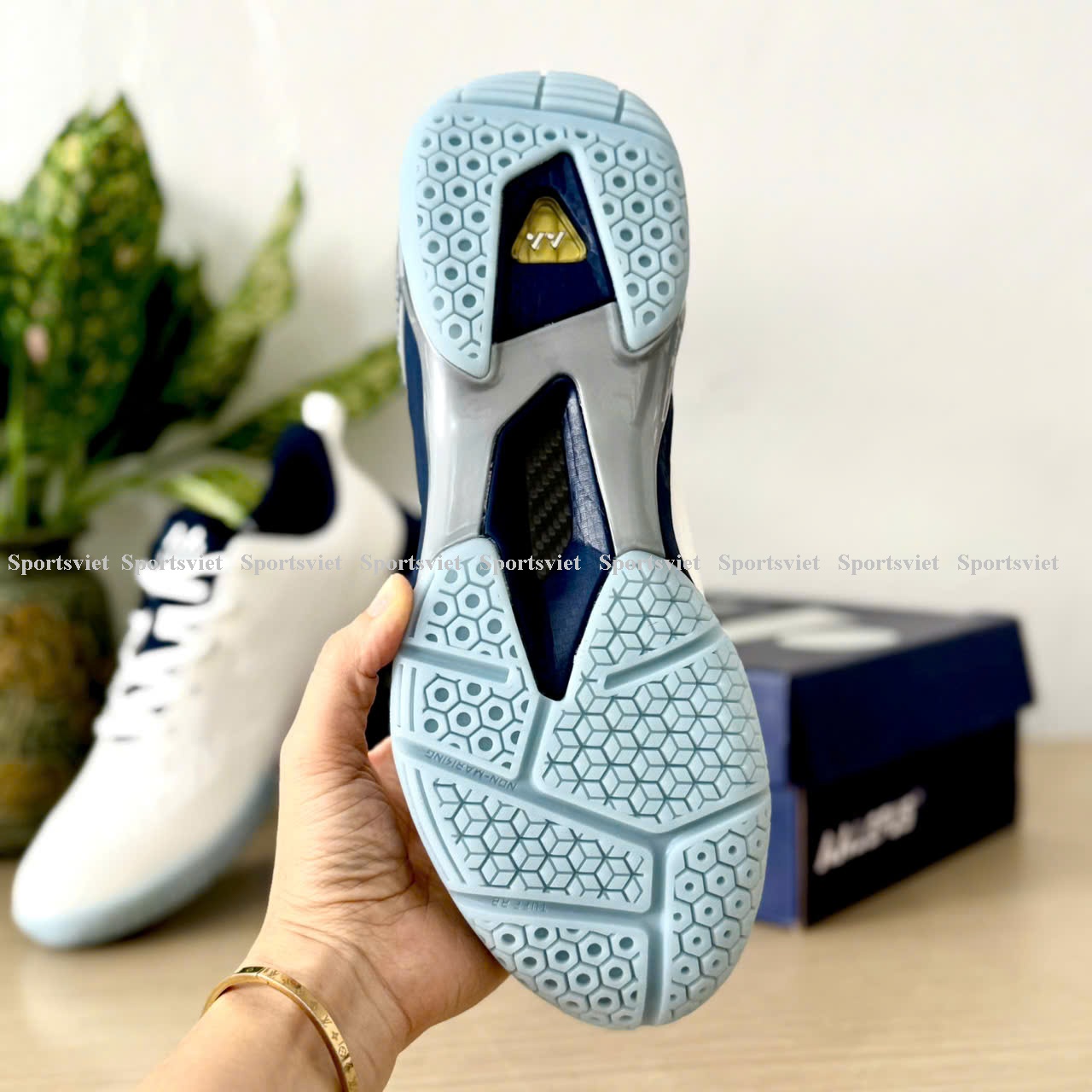 Giày cầu lông Lefus L038 đế kếp cao su non dành cho nam và nữ (size 36-44)