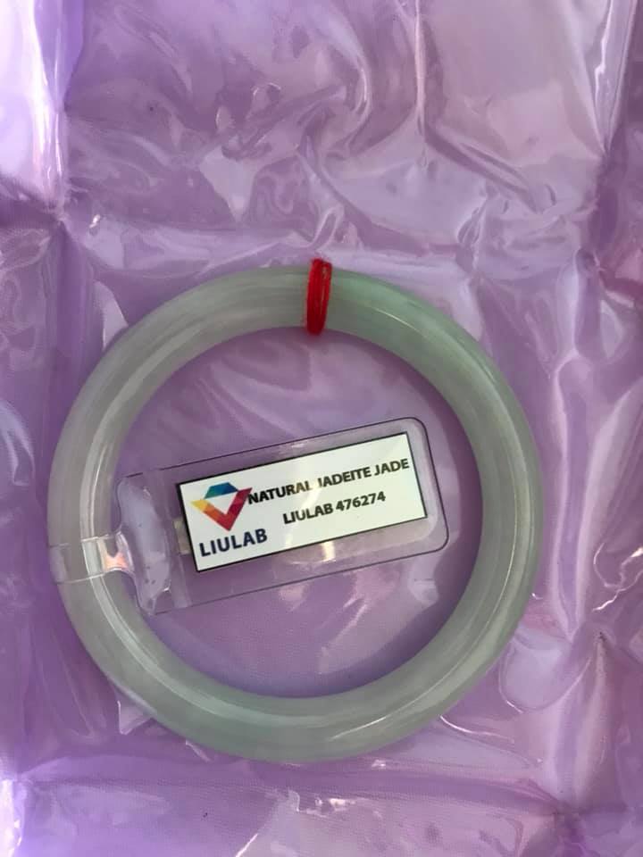 Vòng tay Đá Cẩm Thạch tự nhiên TRUNG SỊN 50mm x Dầy 8mm XANH NGỌC NHẸ NHÀNG BÓNG ĐẸP Kèm Giấy Kiểm định Liulab No 476274 Hợp Nữ Mệnh Mộc Hỏa Thủy 50kg - 55kg đeo ạ