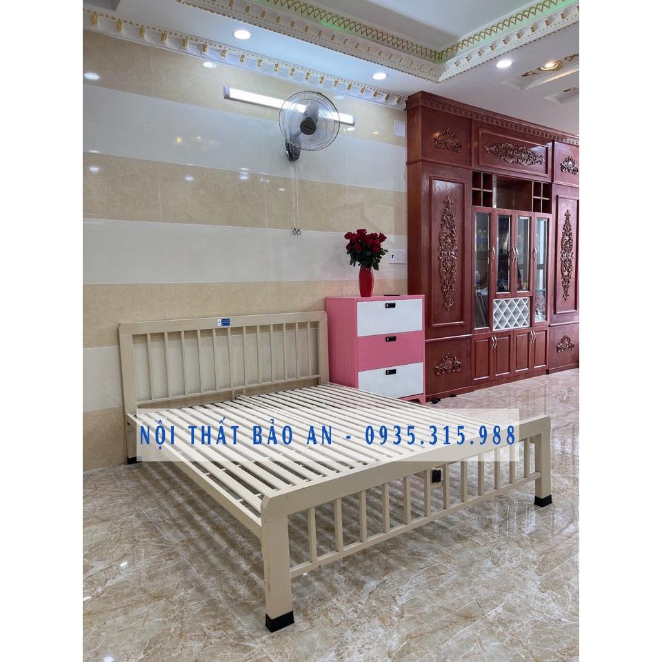 Giường sắt mỹ nghệ BẢO AN 01 kích thước 1M6X2M