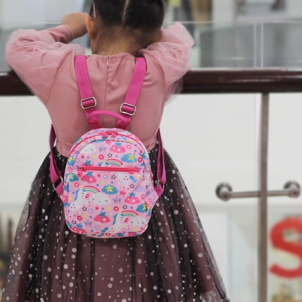 Balo mini cho bé mẫu giáo, họa tiết dễ thương, chất liệu vải dù nhẹ mịn - BOM