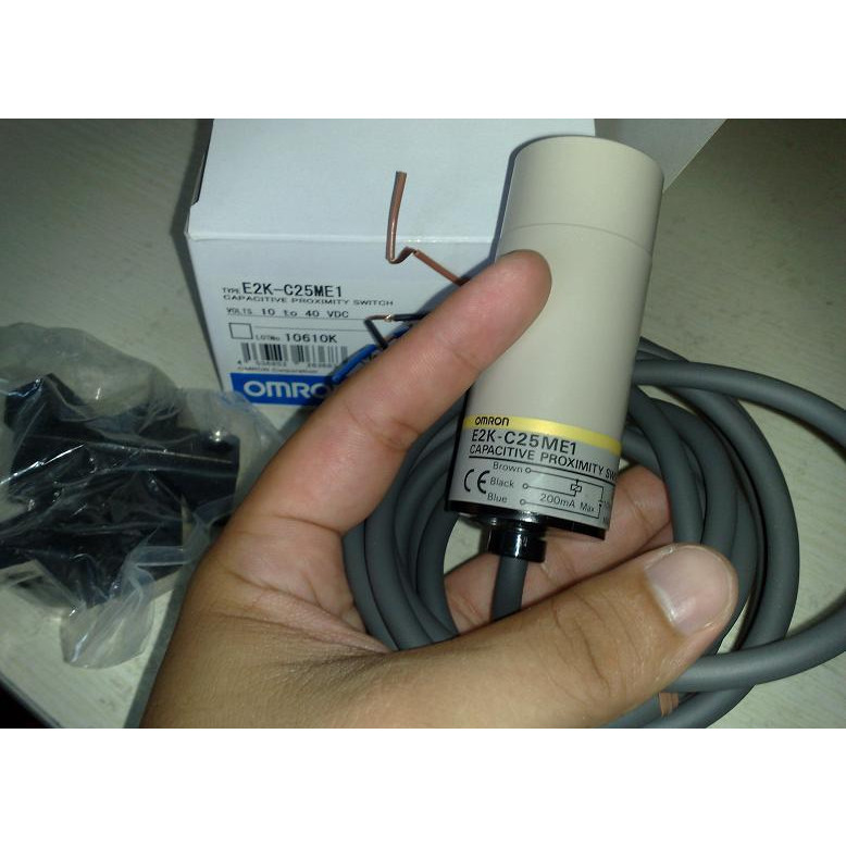 Cảm biến tiệm cận điện dung E2K-C25ME1 - Hàng nhập khẩu