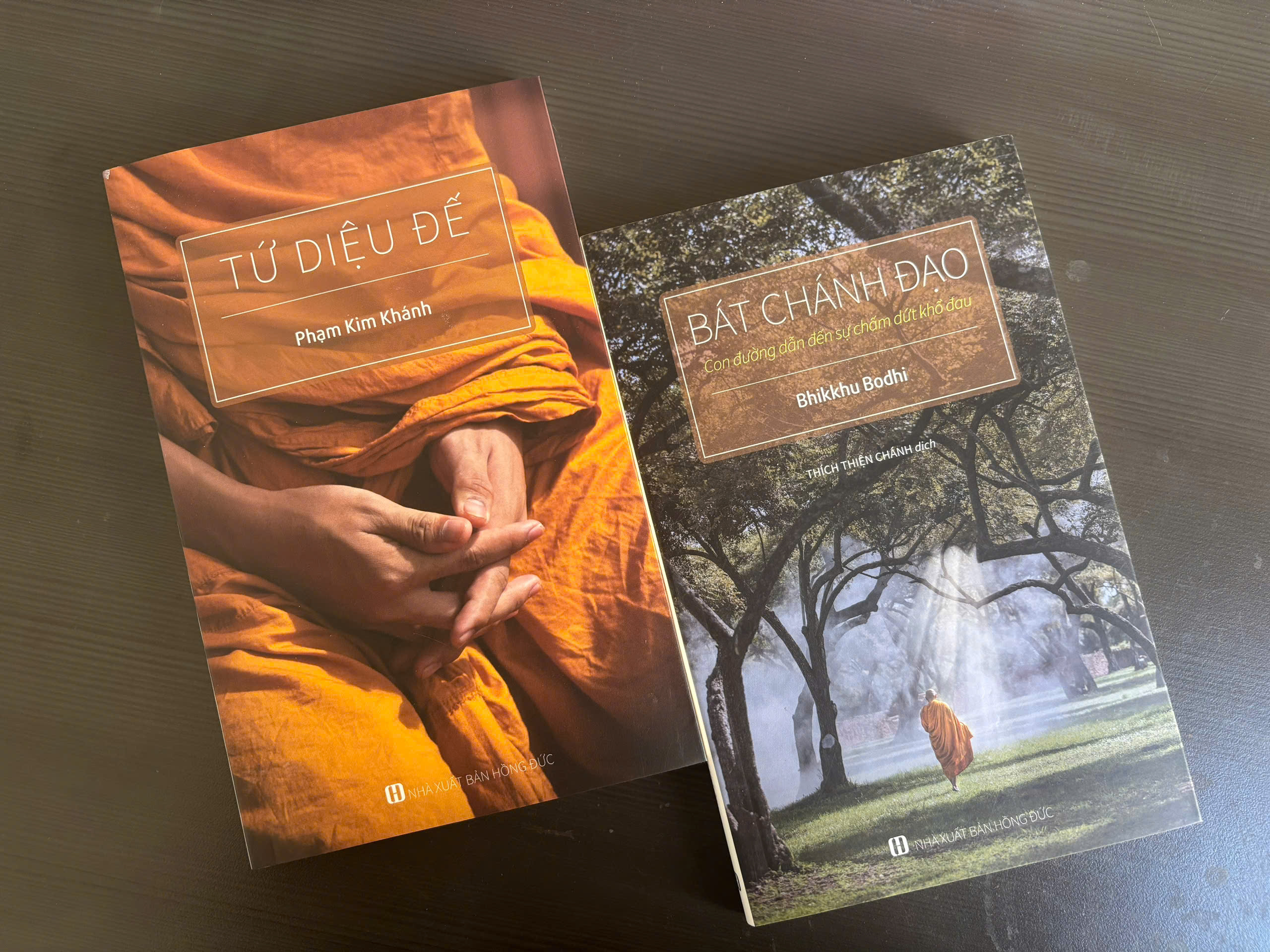 Bát Chánh Đạo  Tứ Diệu Đế 2 quyển, bìa mềm - Bookcity