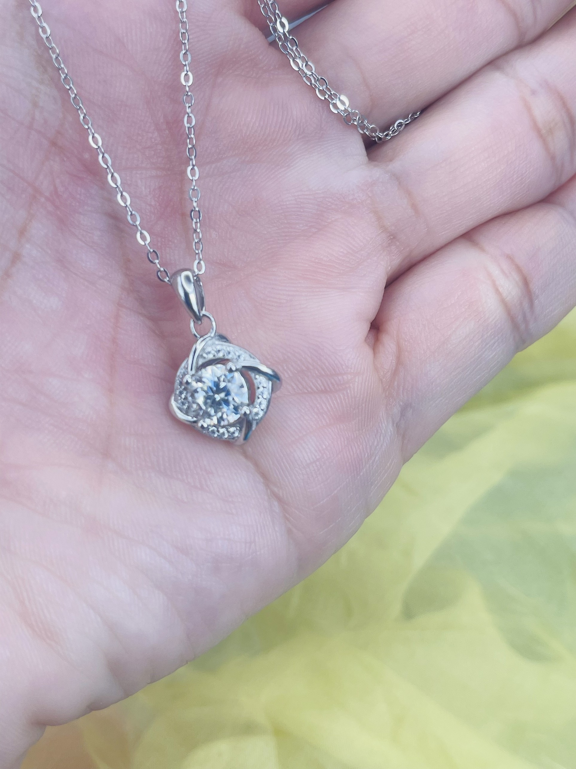 Dây chuyền Moissanite 1ct  Kim Cương nhân tạo và Bạc 925 xi Bạch Kim N1138