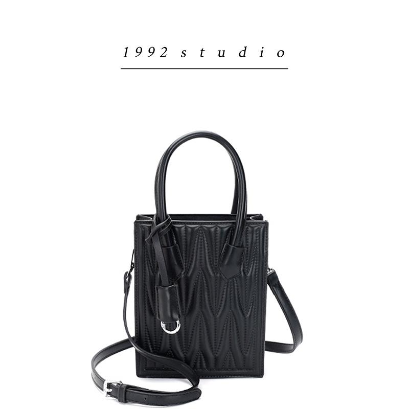 Túi xách nữ 1992 s t u d i o/ KAREN BAG/ màu đen quai xách da vân nổi sành điệu có dây đeo chéo