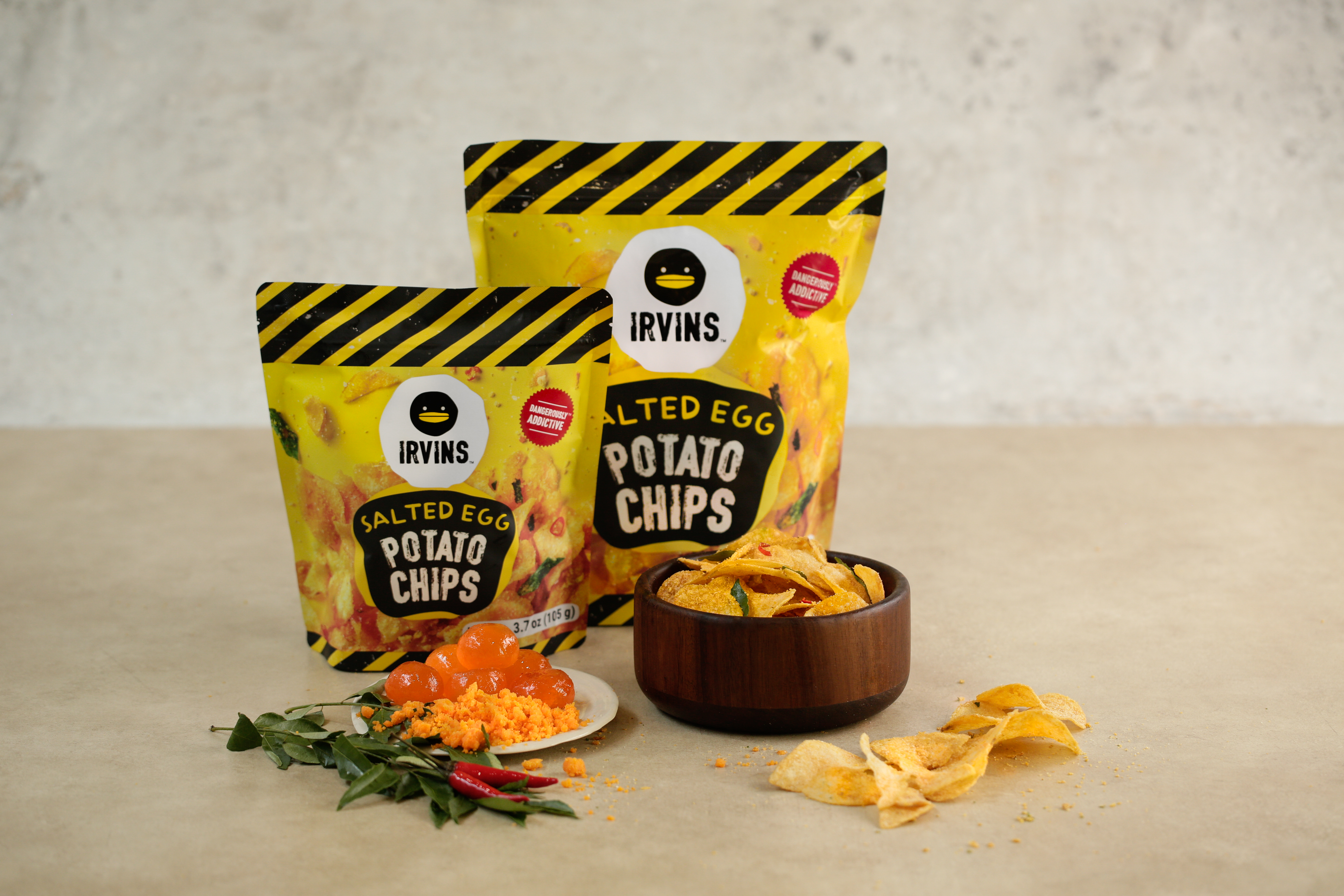 Khoai tây trứng muối 105g IRVINS - Small Salted Egg Potato Chips